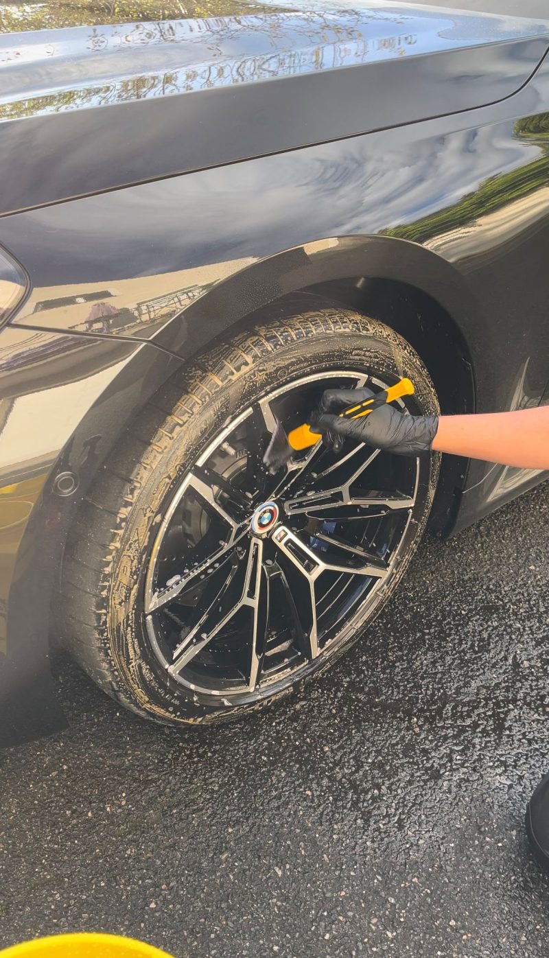 Nettoyage jantes BMW